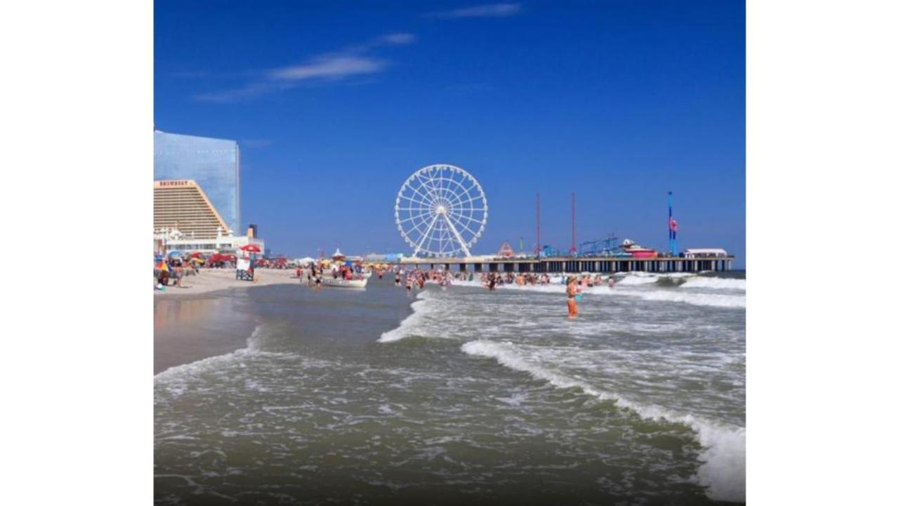 Apartment Cozysuites At Showboat Bold Beachfront