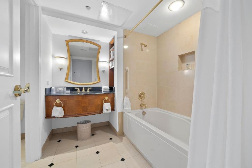 Cozysuites At Showboat Bold Beachfront